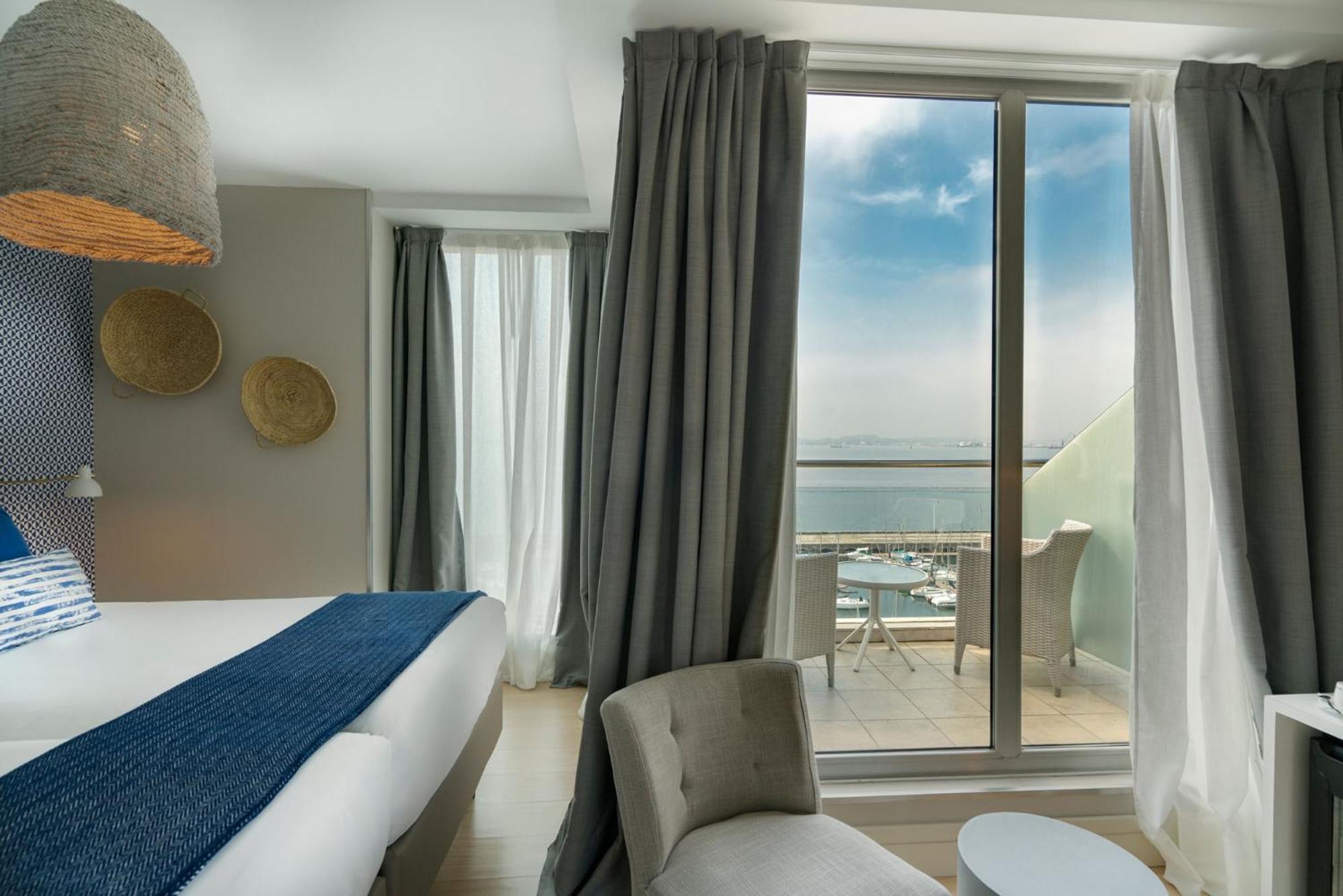 Vincci Puertochico Hotel Santander Bagian luar foto